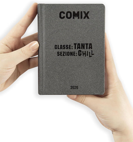 COMIX - Diario Mignon Plus Giornaliero 16 Mesi, Diario Scuola 2026-2026, con Copertina Rigida, , 9x12.5h cm, Charcoal