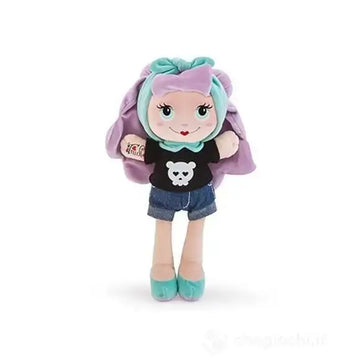 Bambola tattoo girl trudi con capelli viola, maglietta nera con orso bianco e shorts di jeans