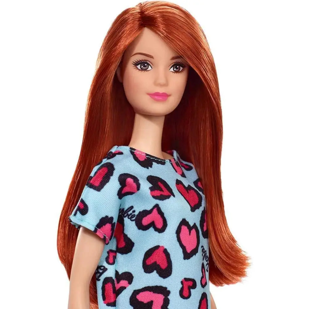 Barbie Capelli Rossi con Vestito Cuori e Sneakers - MATTEL - Bambole - 0887961804263
