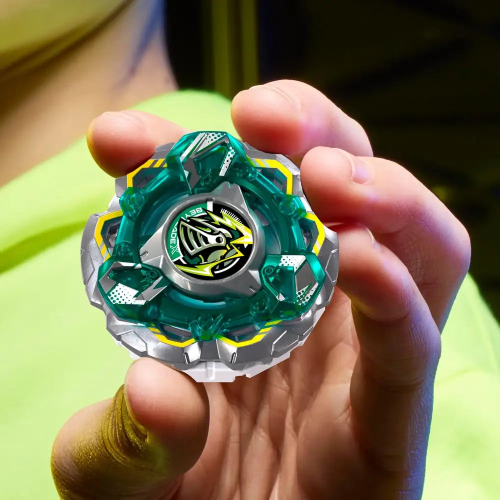 Beyblade x armor knights cx infinity starter set con beyblade traslucida teal e argento con dragone giallo dettagliato