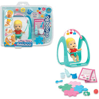 Teal altalena in plastica con bambola bionda vestita di rosso seduta nel playset cicciobello amicicci play time