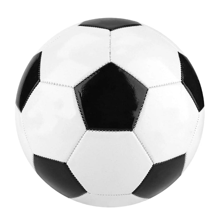 Classica palla da calcio in bianco e nero con finitura lucida.