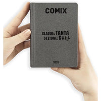 COMIX - Diario Mignon Plus Giornaliero 16 Mesi Scuola 2026-2026 con Copertina Rigida 9x12.5h cm Charcoal - Franco