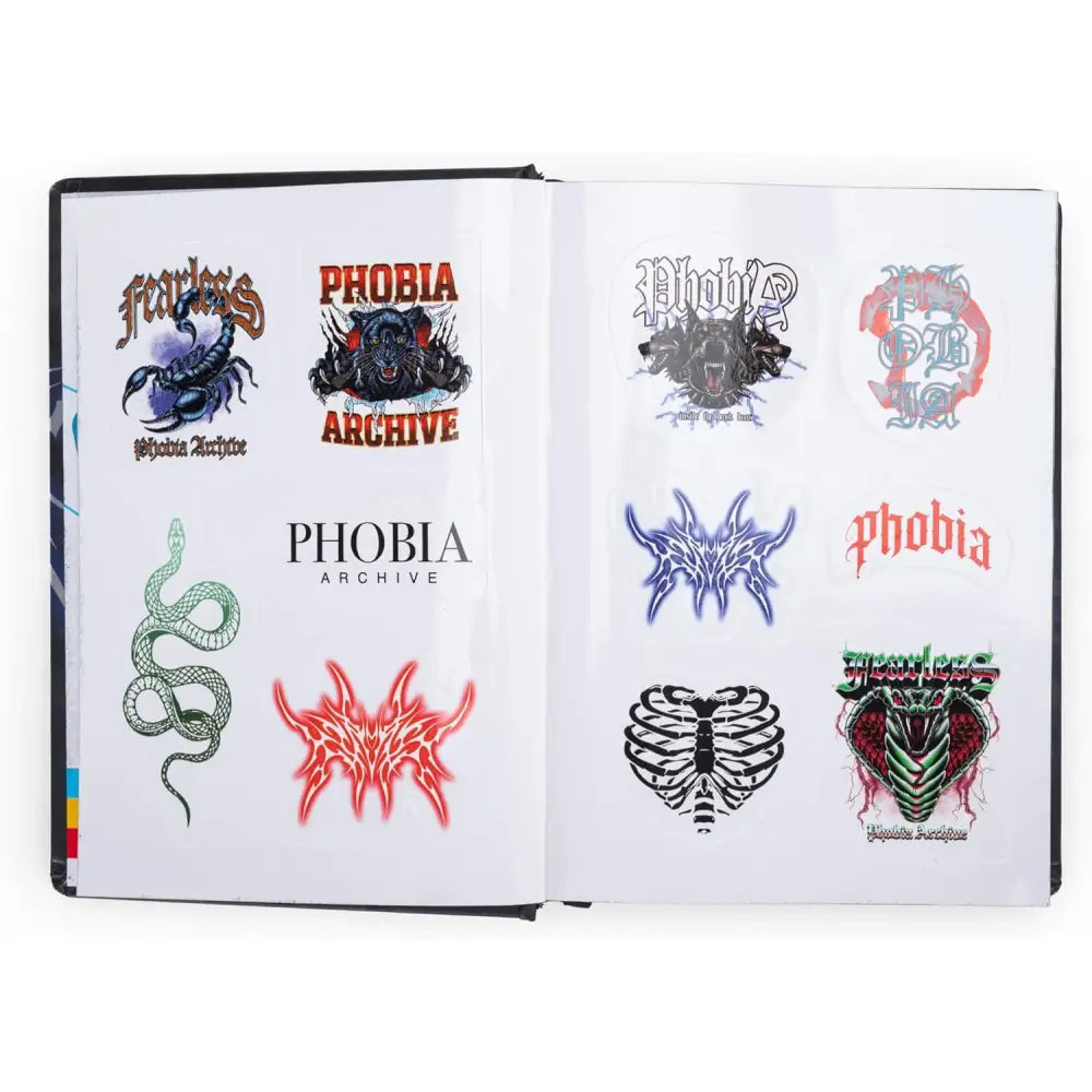 Diario 16 Mesi 2025/26 - COMIX Limited Edition Phobia - Giornaliero Nero/Blu - Franco Panini - 8058263233798