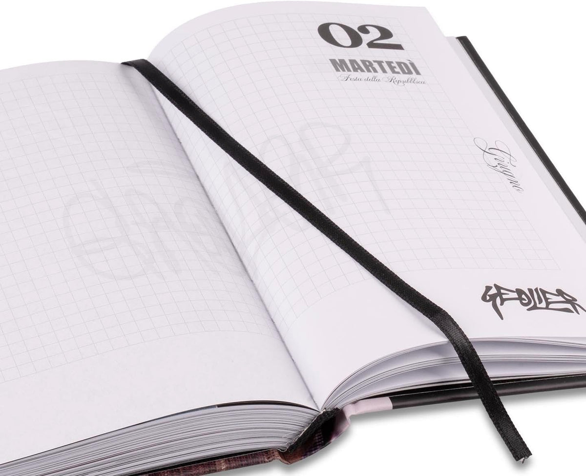 Diario Scuola Geolier 12 Mesi 2025-2026 - Licenza Ufficiale, Design Skin - diario scolastico geolier