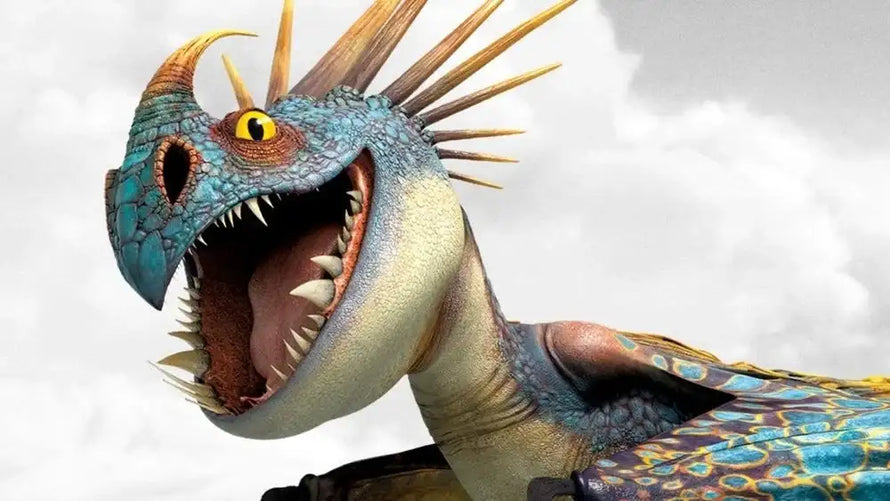 Un drago vivace blu e turchese con spine dorate, denti bianchi affilati e una pelle squamosa e strutturata.