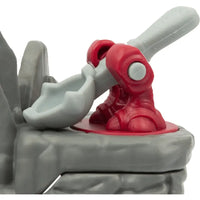 Giocattolo rosso gormiti con un occhio bianco che impugna uno strumento grigio nel playset vulcano con tantissimi accessori