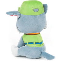 Peluche paw patrol rocky 15 cm di colore blu con cappellino verde e pettorina arancione in tessuto morbido