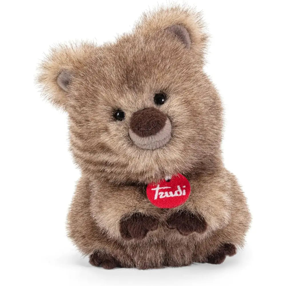 Peluche quokka trudi 27135 marrone con pelo morbido e etichetta a cuore rossa con scritta teucri sul petto