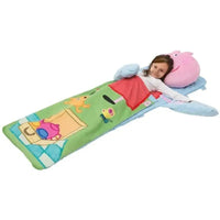 Bambino dentro un pisolone peppa pig verde con personaggi colorati e cuscino rosa plush per un caldo abbraccio