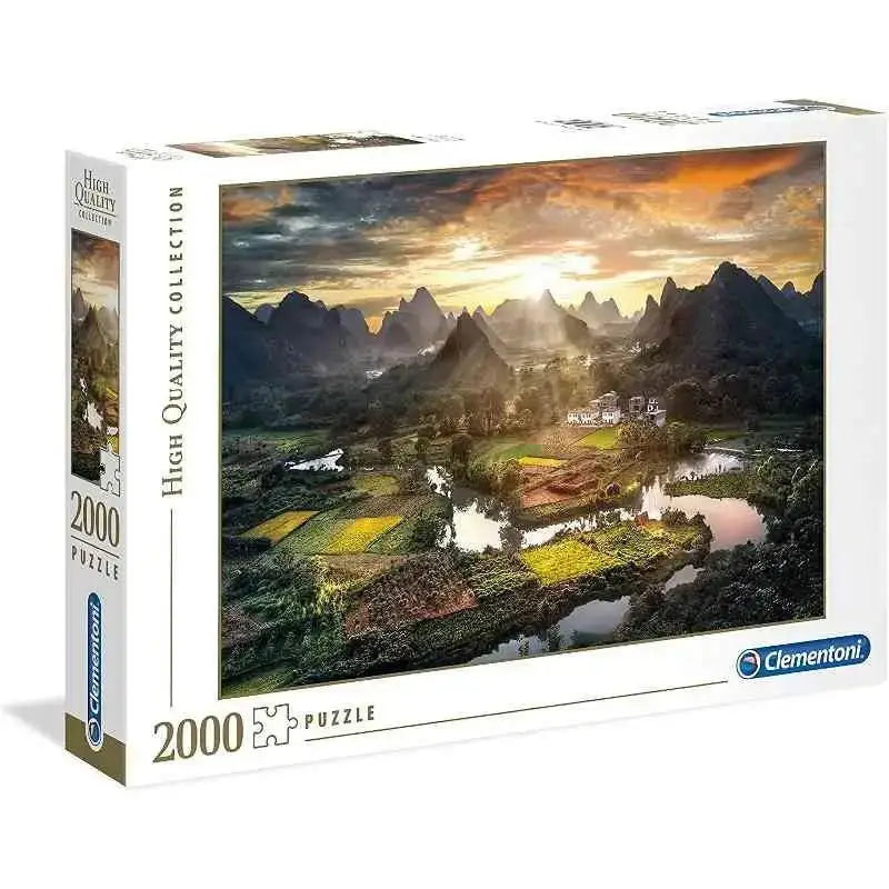 Scatola bianca in cartone per puzzle 2000 pezzi clementoni con panorama cinese di montagne campi e tramonto arancione