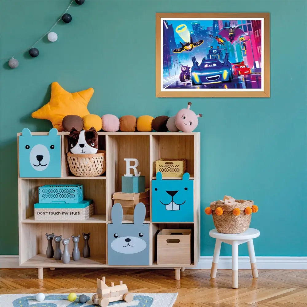 Unità di stoccaggio in legno chiaro con cassetti a forma di animali e scaffali aperti per puzzle batwheels 24 pezzi maxi